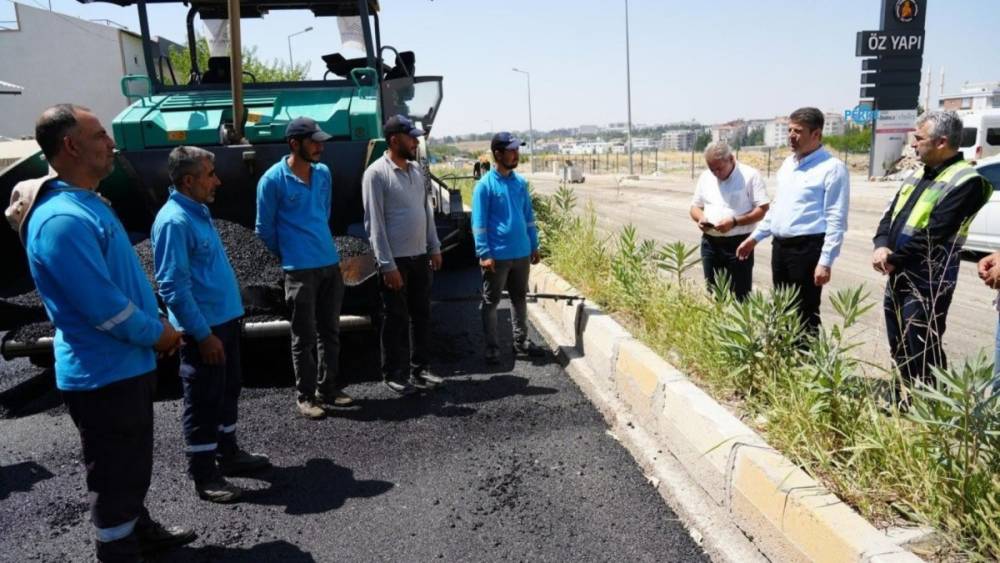 Tutdere asfalt mesaisini sahada takip etti: Yol &ccedil;alışmaları kent genelinde s&uuml;r&uuml;yor 