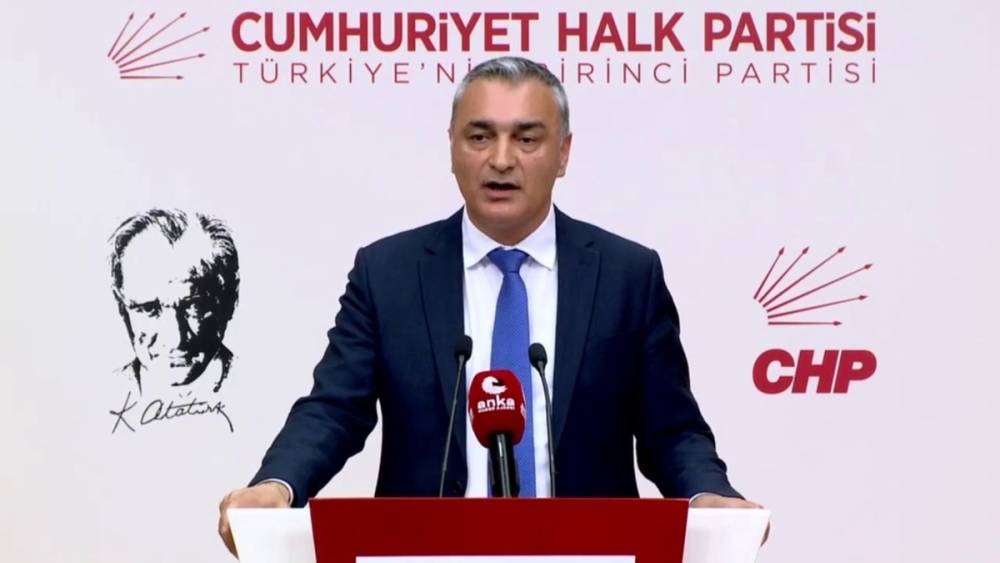 CHP S&ouml;zc&uuml;s&uuml; M&uuml;slim Sarı: '&Ouml;zg&uuml;r &Ouml;zel'in grup başkanlığı iptal edilecek' 