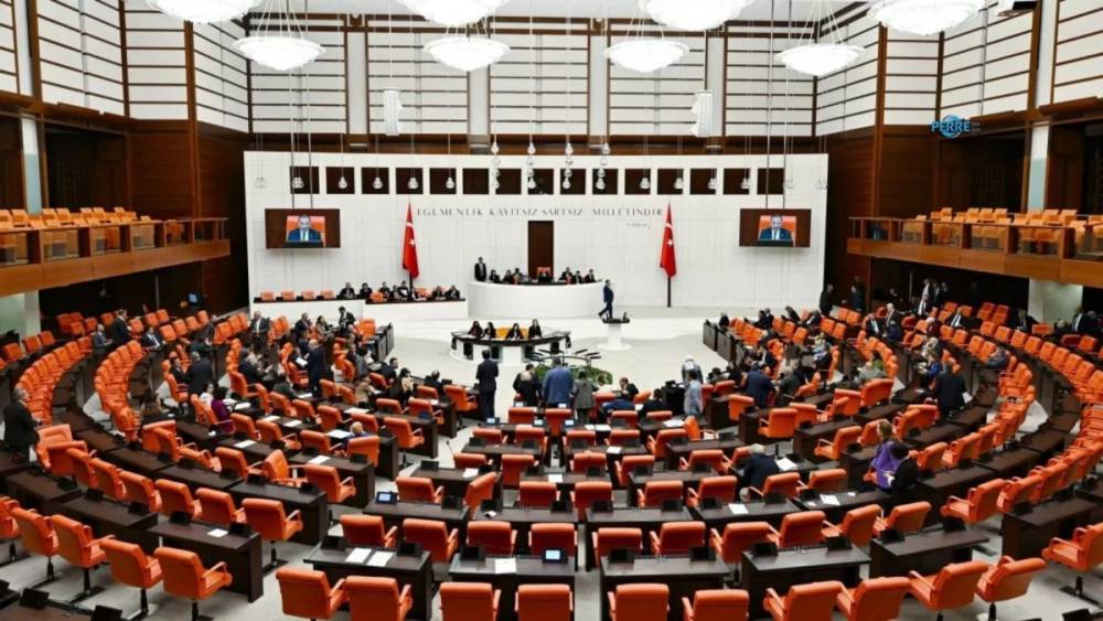 &Ouml;zg&uuml;r &Ouml;zel, Veli Ağbaba ve Sera Kadıgil hakkındaki 3 dokunulmazlık fezlekesi TBMM&rsquo;de 