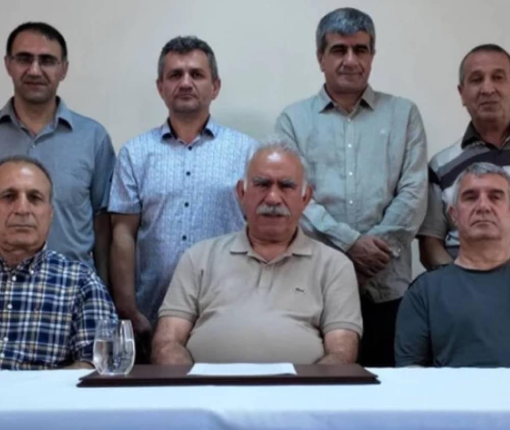 İmralı Heyeti Ter&ouml;rbaşı &Ouml;calan&rsquo;ın mesajını paylaştı: &lsquo;Hukuki ve siyasi d&uuml;zenlemeler ertelenemez&rsquo; 