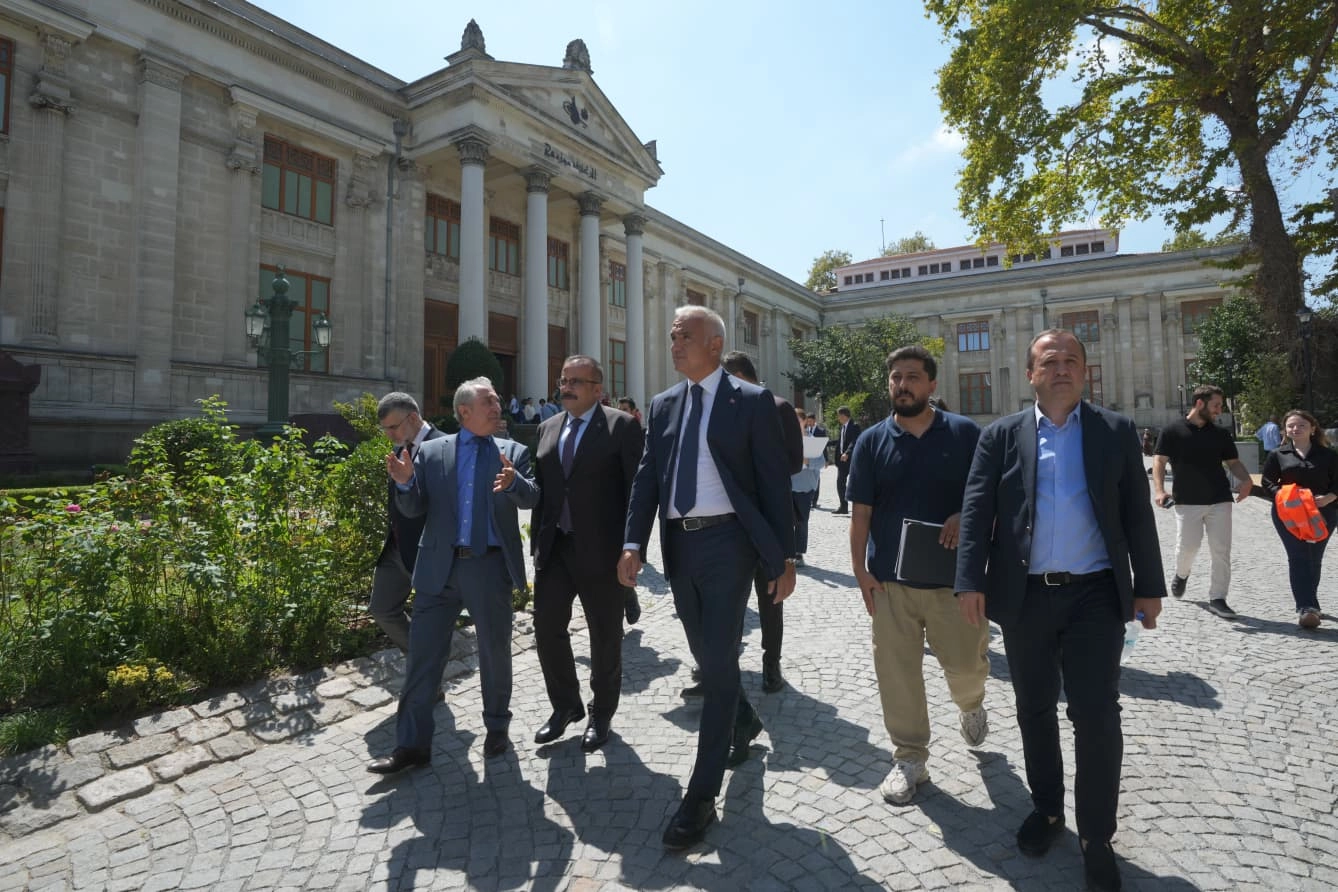 İstanbul Arkeoloji'de kapsamlı restorasyon s&uuml;r&uuml;yor... &Ccedil;inili K&ouml;şk'te 54 bin &ccedil;iniye m&uuml;dahale