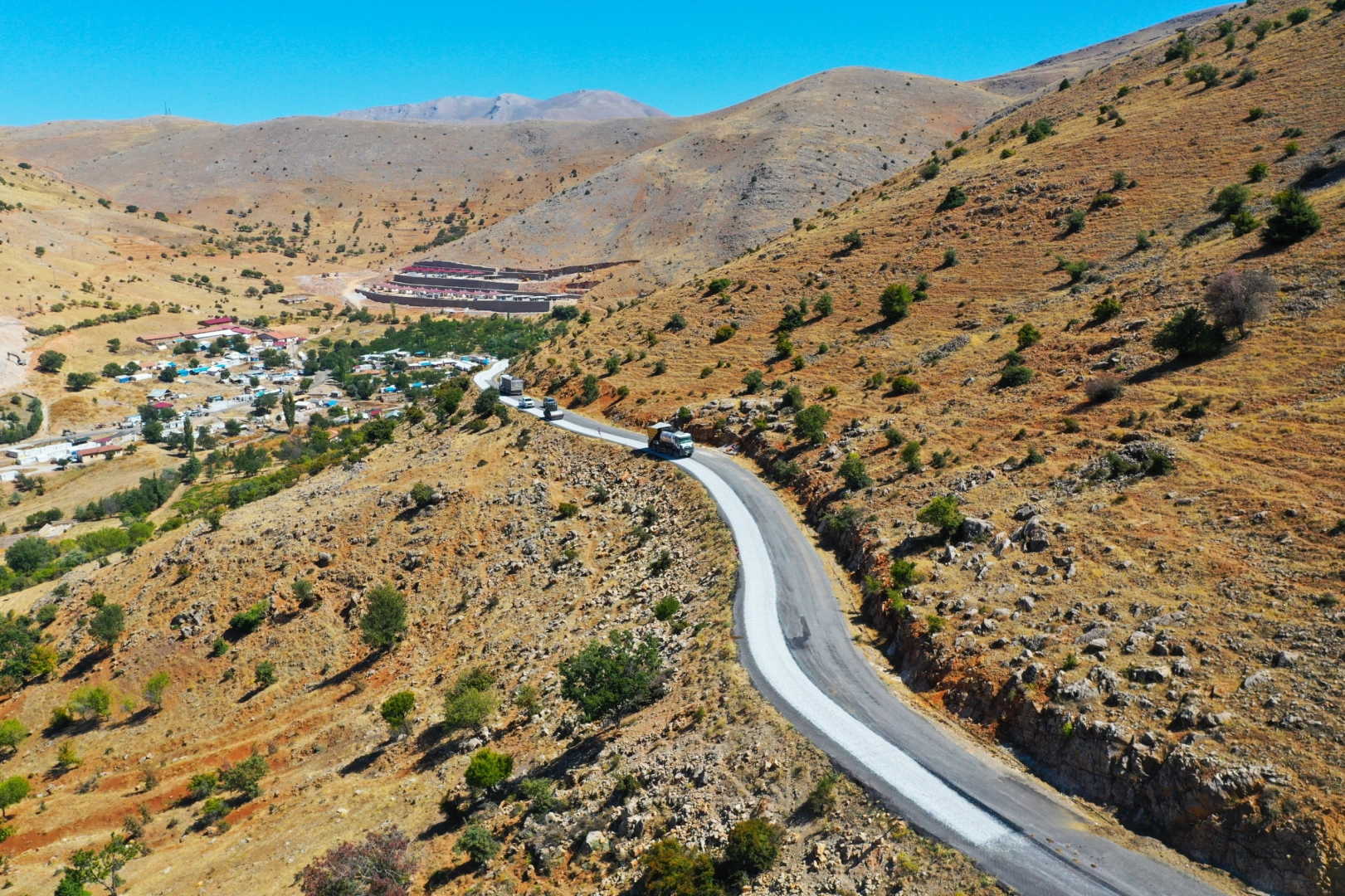 Malatya&rsquo;da 55 kilometrelik grup yolunda &ccedil;alışmalar s&uuml;r&uuml;yor