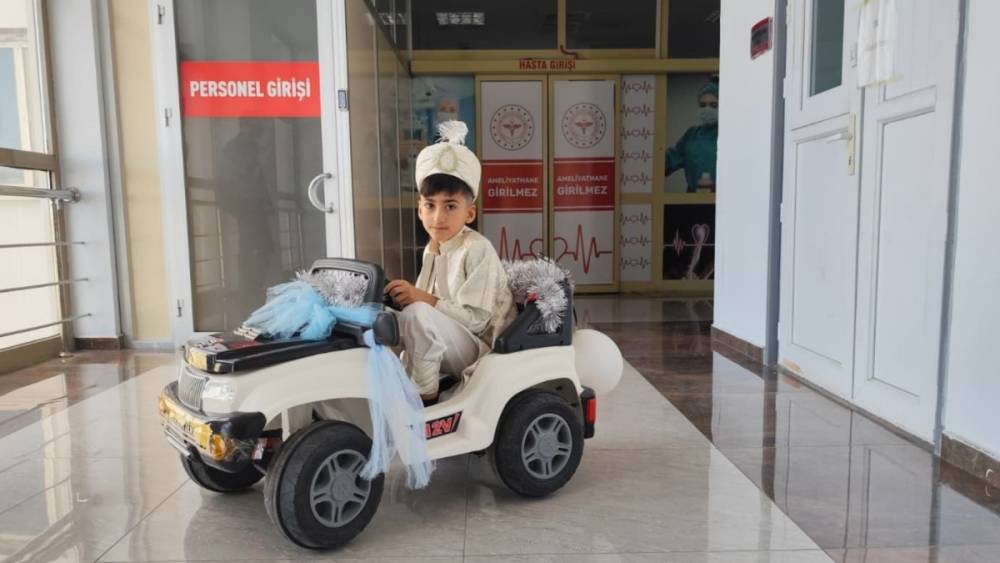 Kahta&rsquo;da ameliyat &ouml;ncesi &ccedil;ocukların kaygısını azaltan &ouml;rnek uygulama 