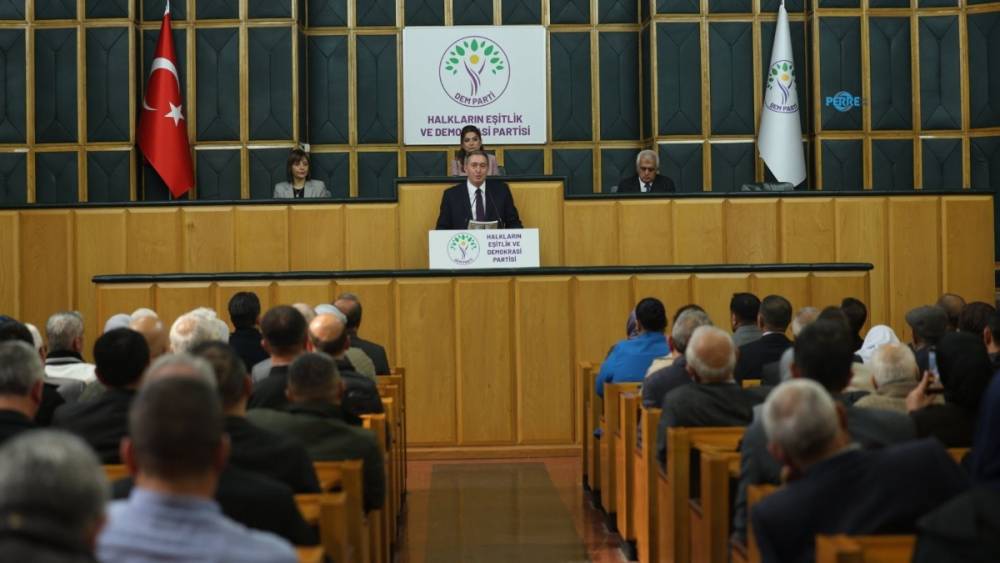 Bakırhan&rsquo;dan iktidara &ccedil;ağrı: &lsquo;Barış bekleme salonunda tutulamaz&rsquo; 