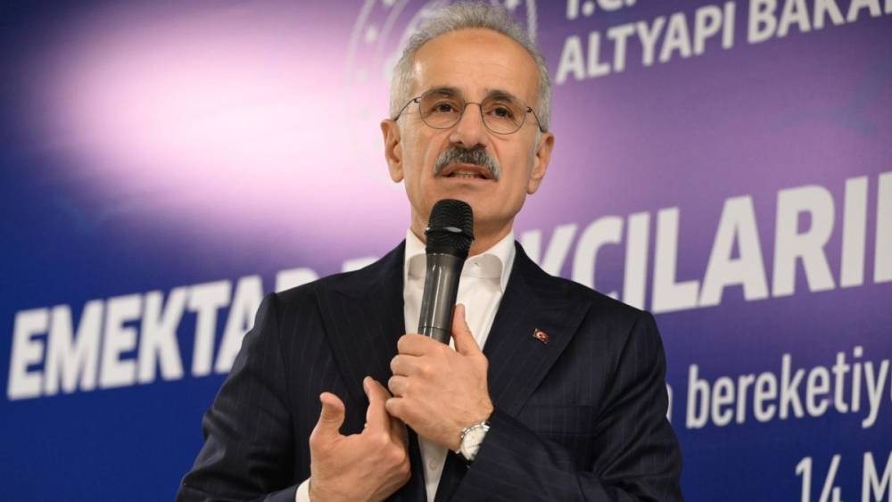 Bakan Uraloğlu: &lsquo;H&uuml;rm&uuml;z&rsquo;e alternatif g&uuml;zergah projeleri hız kazandı&rsquo; 