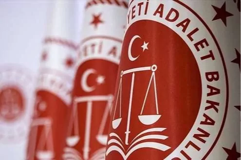 Bakan G&uuml;rlek a&ccedil;ıkladı... Manisa'daki saldırganın anne, baba ve dedesi g&ouml;zaltında!