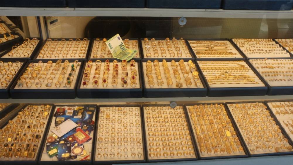 Altın ve g&uuml;m&uuml;ş fiyatları d&uuml;ş&uuml;yor: Yatırımcılar fırsatı değerlendiriyor 