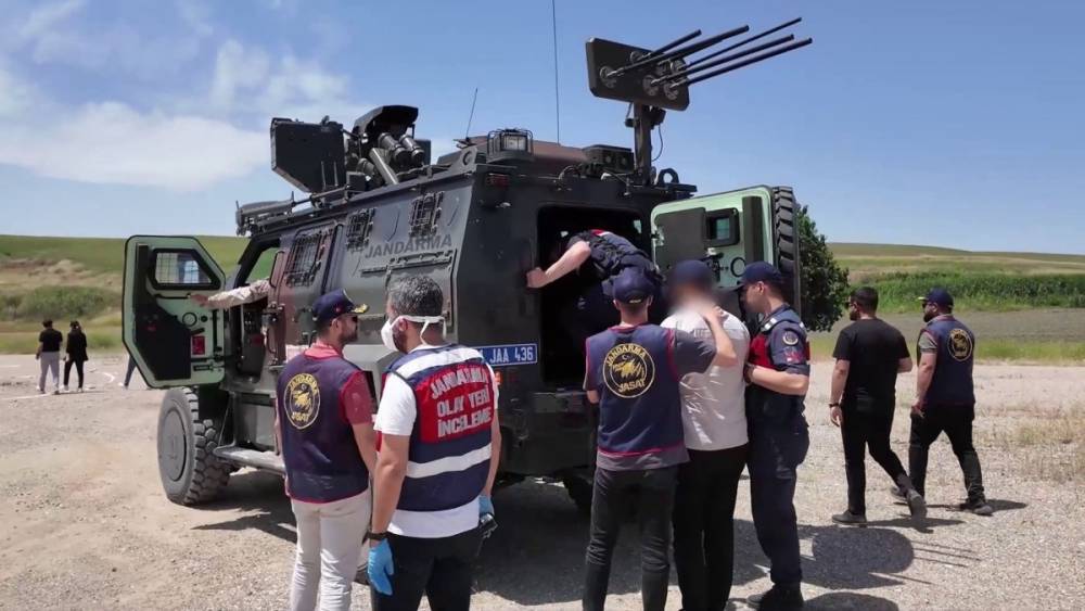 Diyarbakır’daki vahşetin failleri netlik kazandı: Baba ve oğlu öldürüldükten sonra araçta yakıldı 