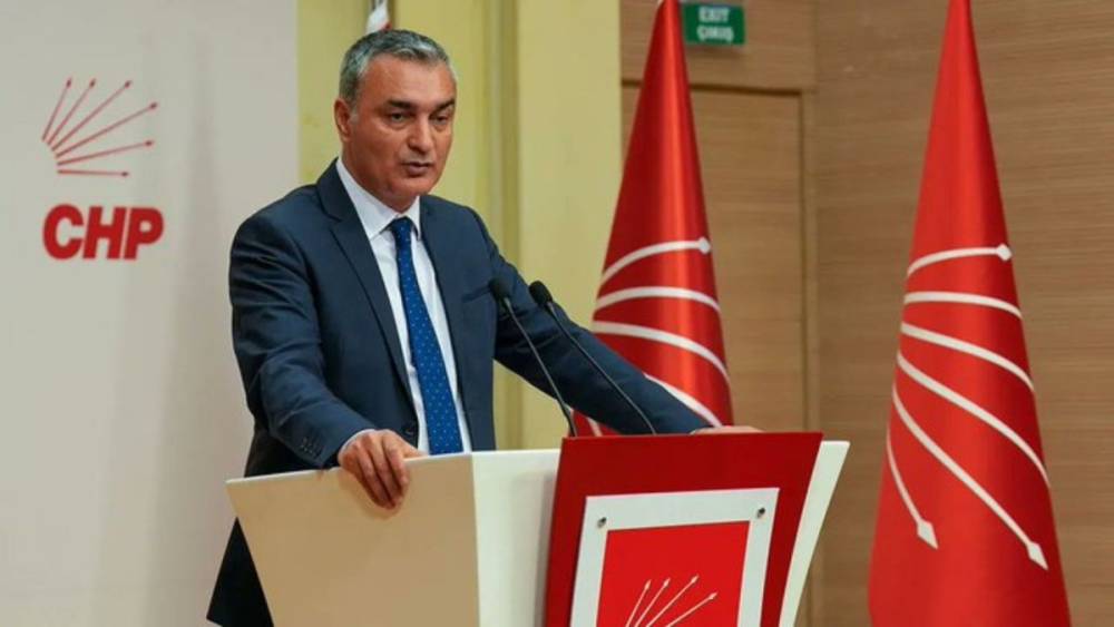 M&uuml;slim Sarı&rsquo;dan &Ouml;zg&uuml;r &Ouml;zel&rsquo;e: 'CHP&rsquo;li belediye başkanlarını taciz etmekten vazge&ccedil;sin' 