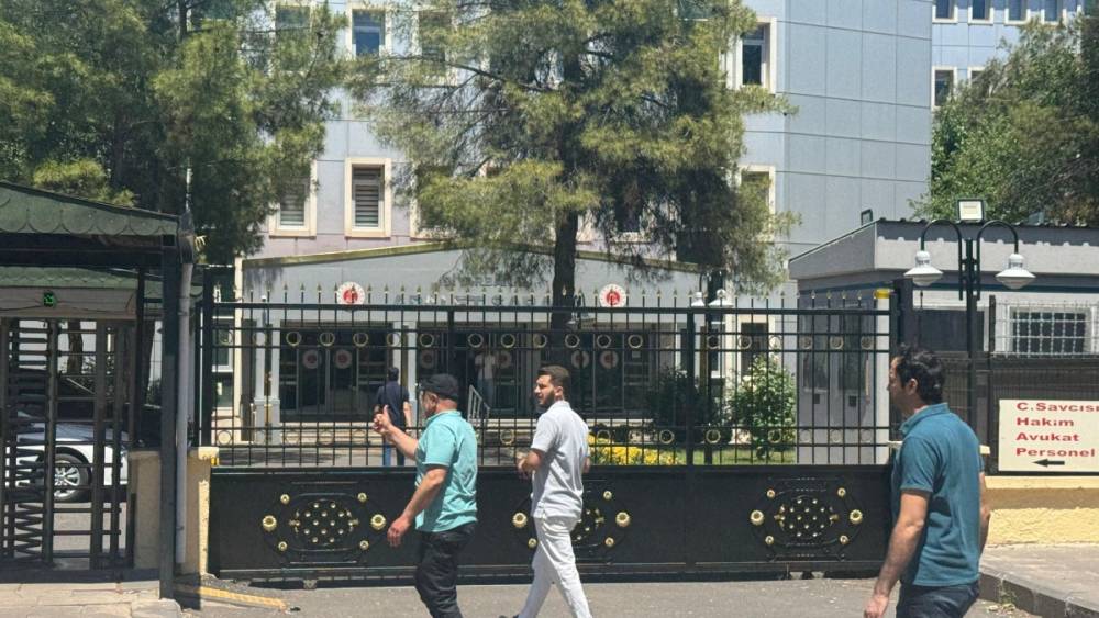 Narin Güran cinayetinde ‘Suçluyu Kayırma’ davası: 6’sı tutuklu 15 sanık yargılanıyor  
